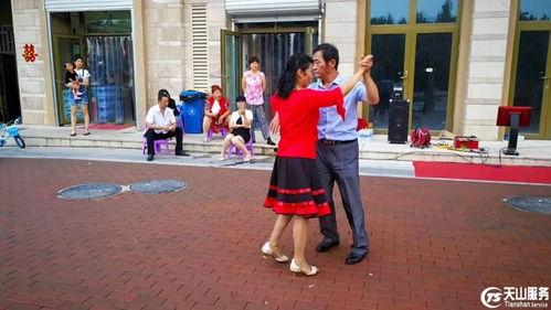 物业吃瓜活动,邻里欢乐共享夏日清凉时光