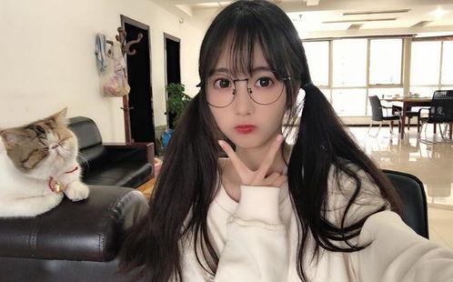 张雅琪吃瓜眼神视频,揭秘明星日常趣味瞬间