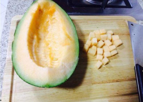 阿强吃哈密瓜,甜蜜滋味中的生活感悟